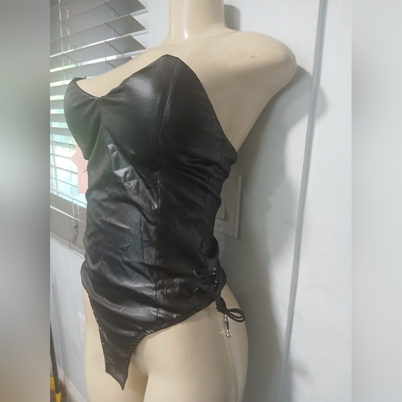 Elegant Black Satin Bustier - Picture 7 of 9